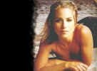 christina_applegate4_800.jpg (70709 bytes)